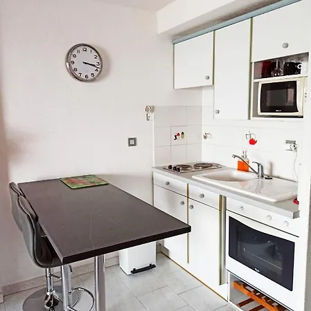 A Pieds Nus Jusqu'a La Apartment
