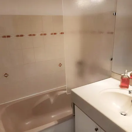 شقة A Pieds Nus Jusqu'a La *