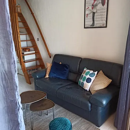 A Pieds Nus Jusqu'a La شقة