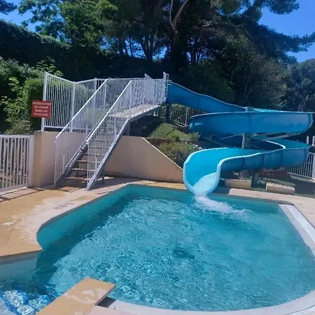 A Pieds Nus Jusqu'a La سيكس-فور-لو-بلاج