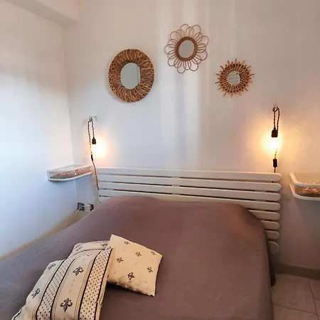 A Pieds Nus Jusqu'a La شقة *