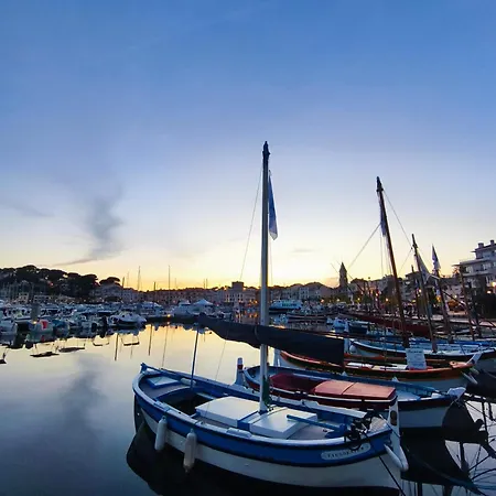 A Pieds Nus Jusqu'a La * سيكس-فور-لو-بلاج